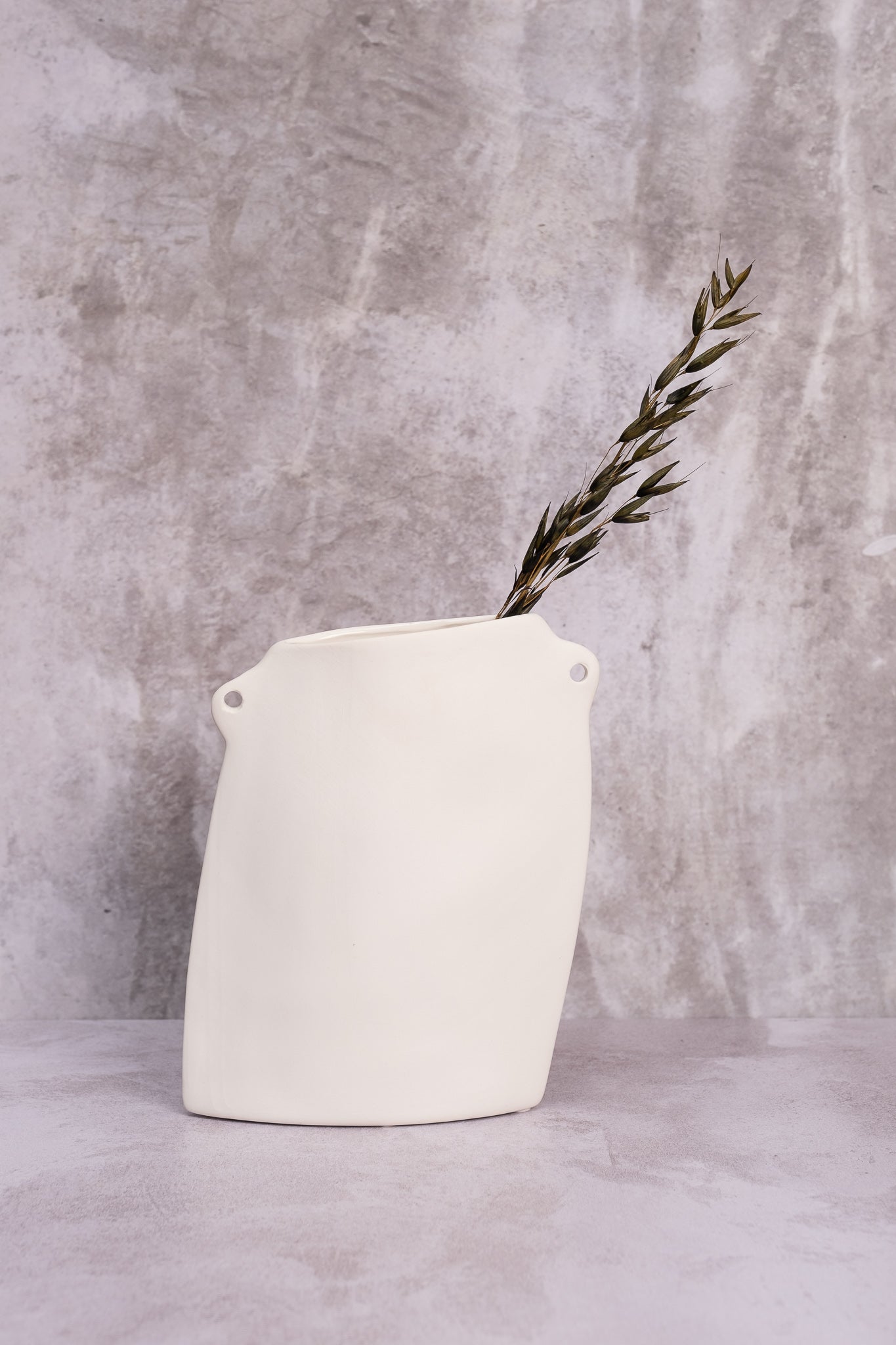Flat White Nantes Ceramic Vase (21cm)