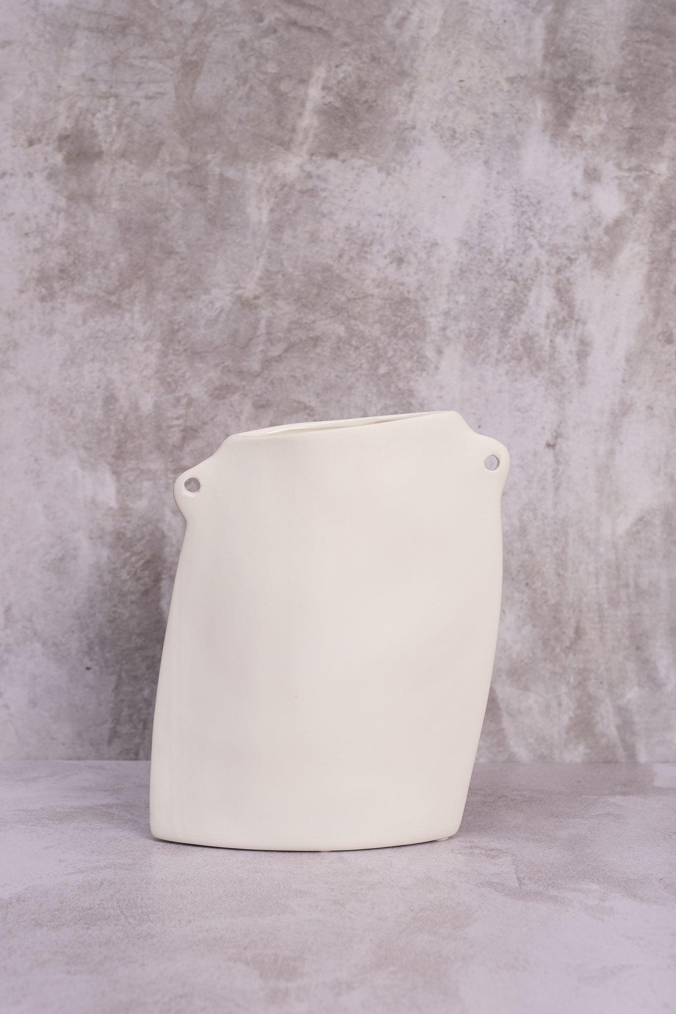 Flat White Nantes Ceramic Vase (21cm)